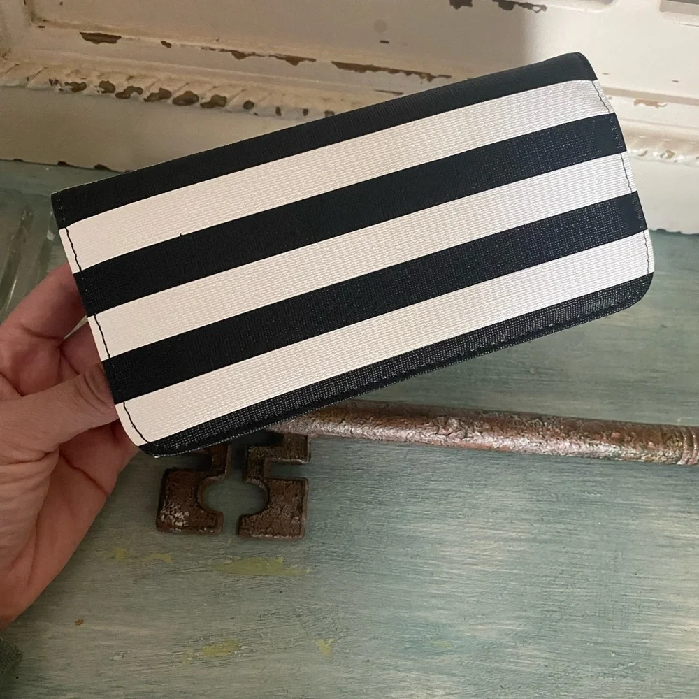 Kut from the Kloth black and white‎ stripped wallet